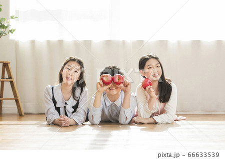 Group of school students portrait, happy smiling male and female students 139 66633539