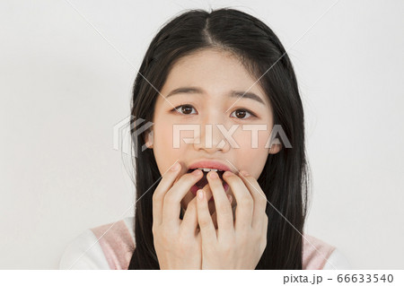 Group of school students portrait, happy smiling male and female students 024 66633540