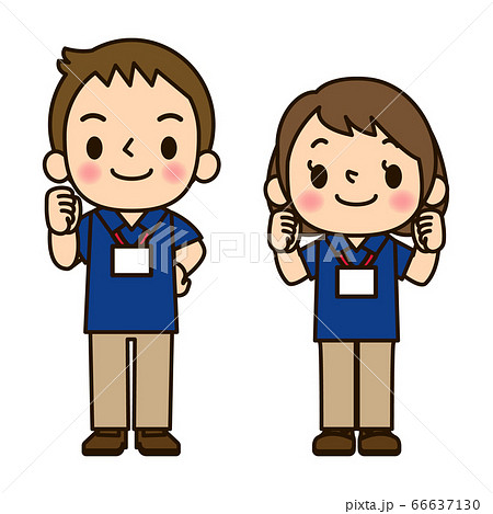 ガッツポーズのポロシャツのスタッフ男女 66637130