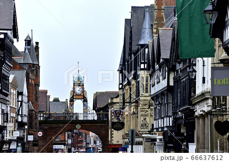 チェスターの街並みとイーストゲート時計塔 チェスターの街並みとイーストゲート時計塔 66637612