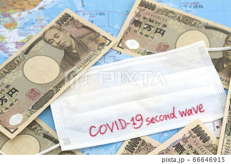 世界地図の上の一万円札とCOVID-19second waveのマスク 世界地図の上の一万円札とCOVID-19second waveのマスク 66646915