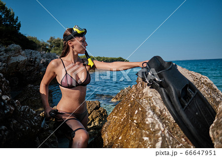 Sexy underwater hunter woman Sexy underwater hunter woman 66647951