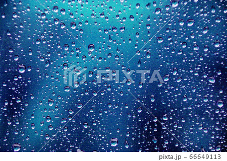 ガラスの水滴青 66649113