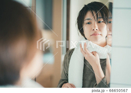 30代女性の朝 66650567