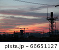 夕焼け 建物 シルエット 66651127