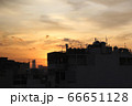 夕焼け 建物 シルエット 66651128