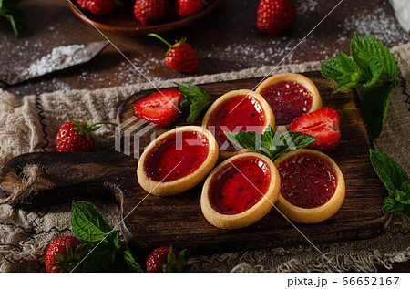 Beutiful and delish tartlets 66652167