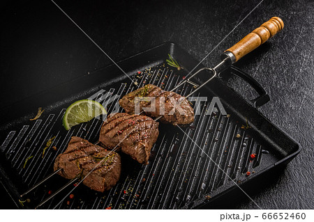 串焼きバーベキューセット　Skewers barbecue to enjoy outdoors  66652460