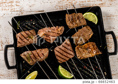 串焼きバーベキューセット Skewers barbecue to enjoy outdoors 串焼きバーベキューセット Skewers barbecue to enjoy outdoors 66652463