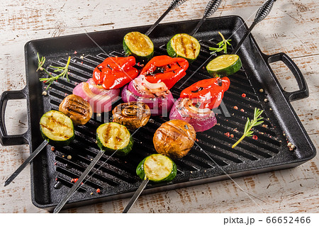 串焼きバーベキューセット Skewers barbecue to enjoy outdoors の写真