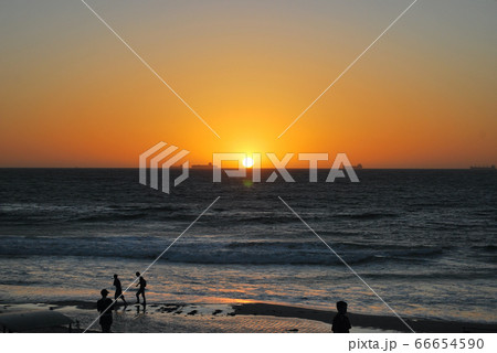 オーストラリアパース、海に沈む夕陽 オーストラリアパース、海に沈む夕陽 66654590