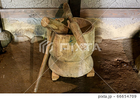 田舎の風景 臼と杵 田舎の風景 臼と杵 66654709
