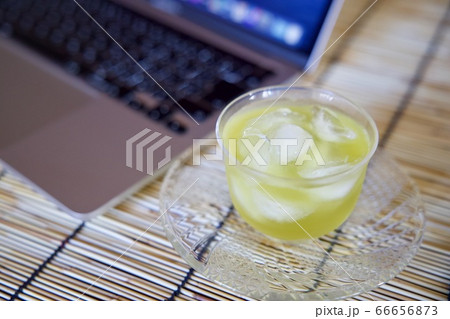 冷茶とパソコン 冷茶とパソコン 66656873