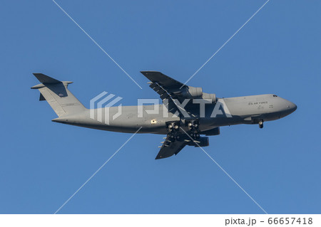 アメリカ空軍 C-5M 長距離輸送機（東京都福生市） 66657418