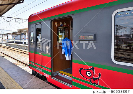 福島 JR会津若松駅に停車中の会津鉄道の車両 福島 JR会津若松駅に停車中の会津鉄道の車両 66658897