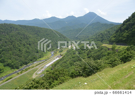 岩尾別川を見下ろす・遠方には羅臼岳(岩尾別温泉付近/北海道斜里郡斜里町) 岩尾別川を見下ろす・遠方には羅臼岳(岩尾別温泉付近/北海道斜里郡斜里町) 66661414