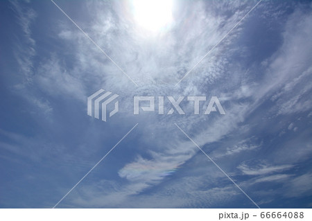 5月15日ハロが見えました。環水平アークも少し見えて、綺麗でした。太陽イメージ素材 66664088