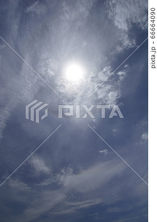 5月15日ハロが見えました。環水平アークも少し見えて、綺麗でした。太陽イメージ素材 66664090
