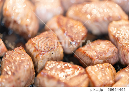 黒毛和牛（国産）サイコロステーキの炭火焼き 66664465