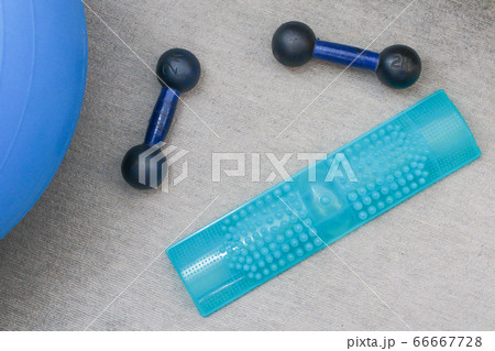 ダンベルとエクササイズ用具 ダンベルとエクササイズ用具 66667728