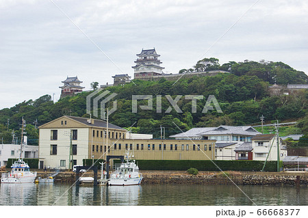 長崎平戸の町並み 平戸港から見た平戸城 長崎平戸の町並み 平戸港から見た平戸城 66668377