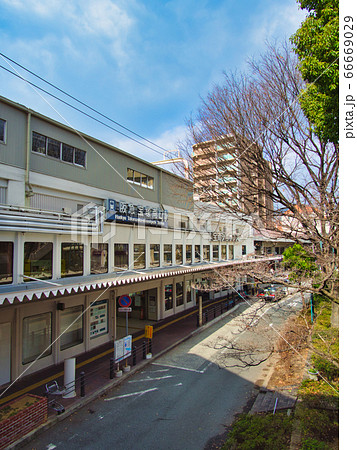 宝塚南口駅と宝塚ホテルと空 宝塚南口駅と宝塚ホテルと空 66669029
