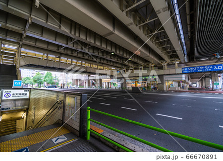 日本の東京都市景観　東京シティエアターミナルなどを望む（いつもの賑わいはまだ…） 66670891