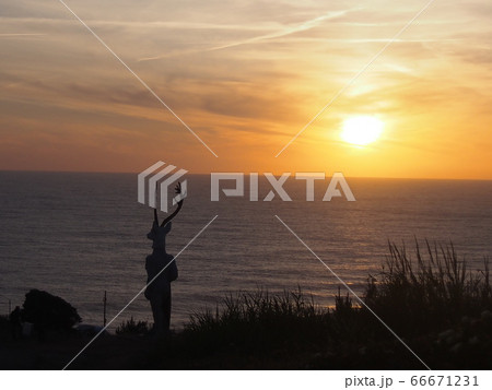 ポルトガル　ナザレの夕日 66671231