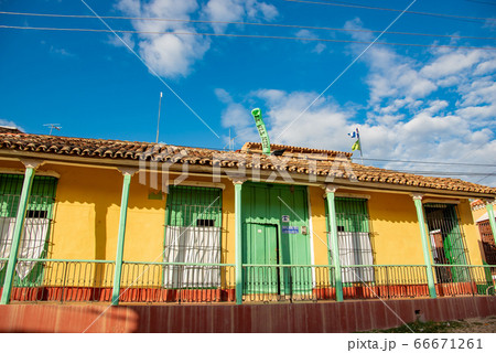 キューバ トリニダーの町中 カラフルな街並 キューバ トリニダーの町中 カラフルな街並 66671261