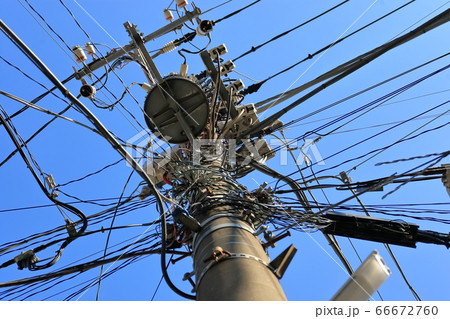 電線と電信柱 電線と電信柱 66672760