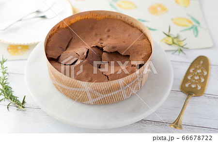 手作りのガトーショコラ 手作りのガトーショコラ 66678722