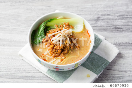 丼に入った手作り坦々麺 丼に入った手作り坦々麺 66679936