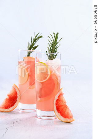 cocktail of fresh pink Paloma 66680628