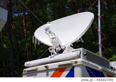 テレビ局の中継車　アンテナ 66682599