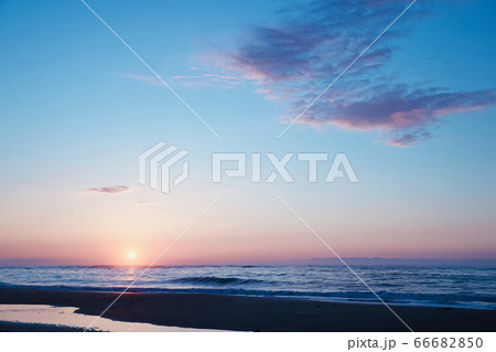 初夏の日出 久慈浜海岸 茨城県日立市 初夏の日出 久慈浜海岸 茨城県日立市 66682850