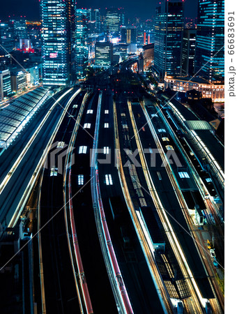 Aerial view of trains in Tokyo station, Japan 66683691