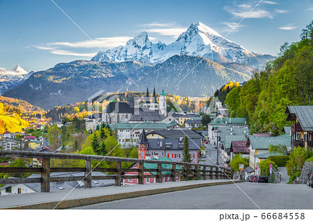 Historic town of Berchtesgaden with Watzmann mountain at sunset, Bavaria, Germany 66684558