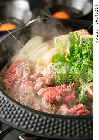 すき焼き 国産牛肉切り落とし すき焼き 国産牛肉切り落とし 66686214