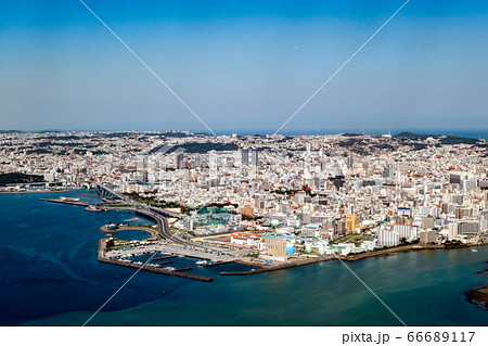 空撮 那覇市街 三重城港 うみそらトンネル 泊大橋 那覇中心部～那覇新都心～首里 晴れ 昼間 横位置 66689117