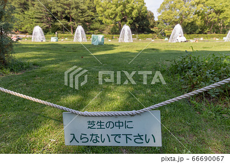 コロナによりバラの無い6月の神戸須磨離宮公園の噴水広場 コロナによりバラの無い6月の神戸須磨離宮公園の噴水広場 66690067