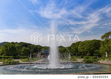 神戸・須磨離宮公園の噴水広場 66690094