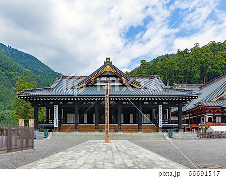 身延山久遠寺、日蓮聖人降誕800年記念の回向柱 身延山久遠寺、日蓮聖人降誕800年記念の回向柱 66691547