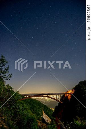 磐梯吾妻スカイラインつばくろ谷不動沢橋から福島市内の夜景を望む 66692362