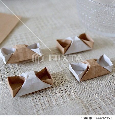 折り紙で作る手作り箸置きの写真素材
