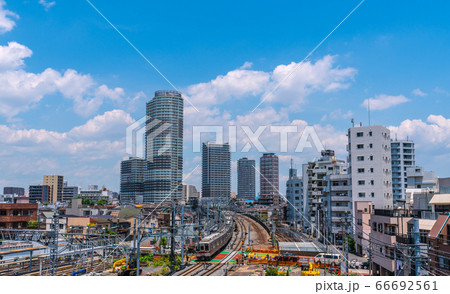 日本の東京都市景観 イーストコア曳舟二番館などを望む 66692561