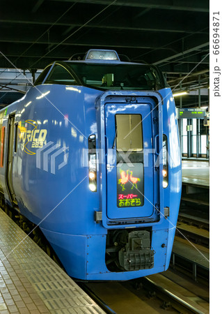 特急列車スーパーおおぞら キハ283系 JR北海道 札幌駅 先頭車両 特急列車スーパーおおぞら キハ283系 JR北海道 札幌駅 先頭車両
