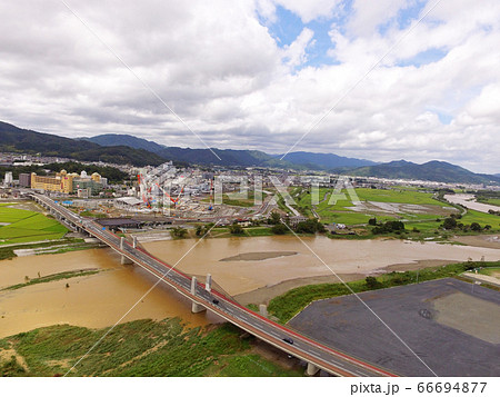 ドローン空撮　京都府　豪雨で増水した保津川と亀岡市街地 66694877