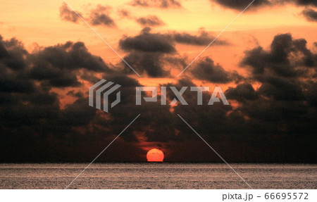 夕日 夕日 66695572