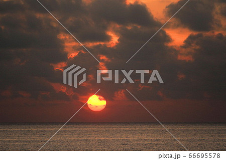 夕日 夕日 66695578