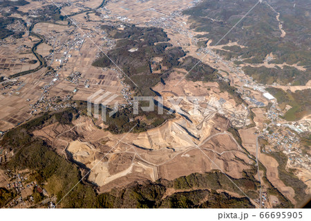 空撮 山砂採石場 千葉県君津市 小櫃 小櫃大 久留里 小櫃川 晴れ 冬 横位置 66695905